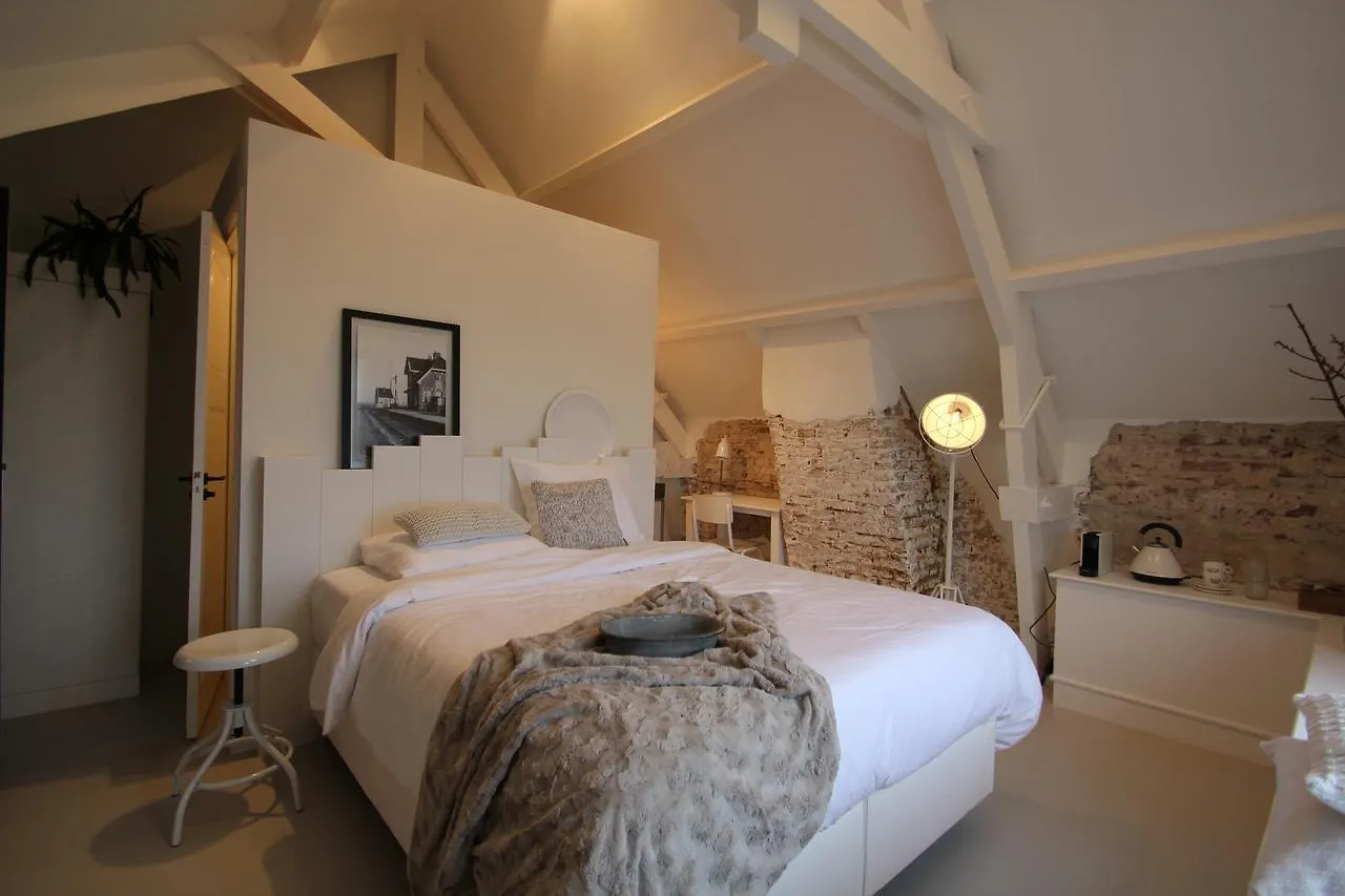 Het Spoorhuis Uithoorn Bed & Breakfast